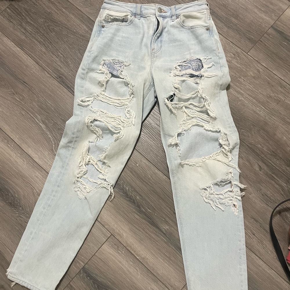 American Eagle Outfitters Light Wash Distressed Boyfriend Jeans